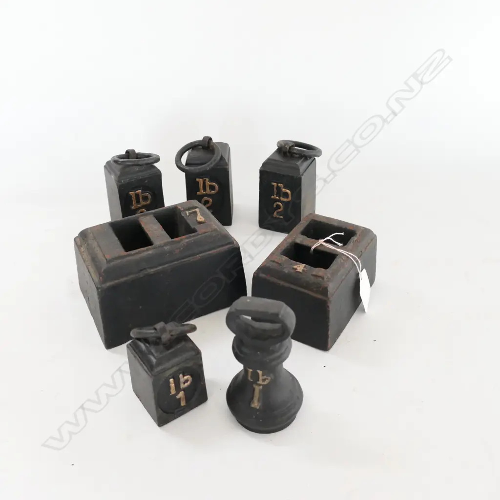 7 CAST IRON WEIGHTS - 7lb, 4lb,  3 x 2lb & 2 x 1lb AND (to WEIGH 1-19lb) Image 1++